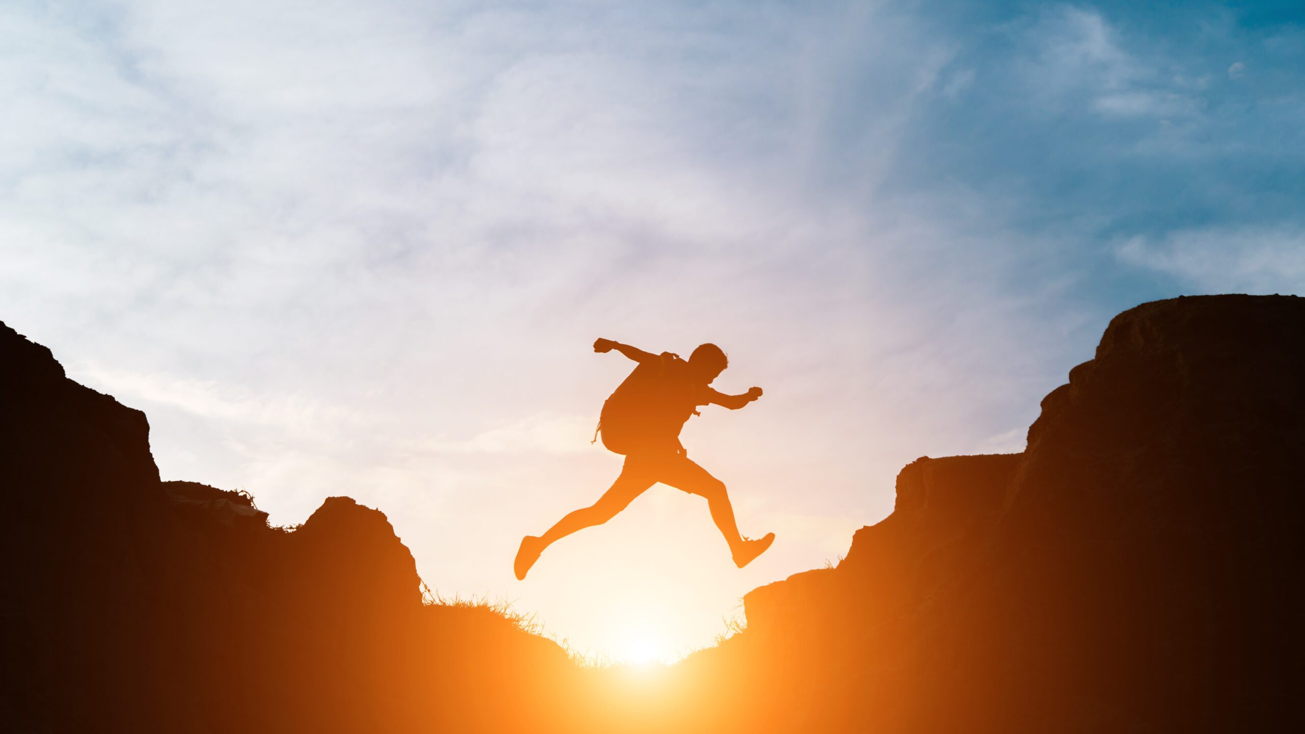 Man jump through gaps between hills